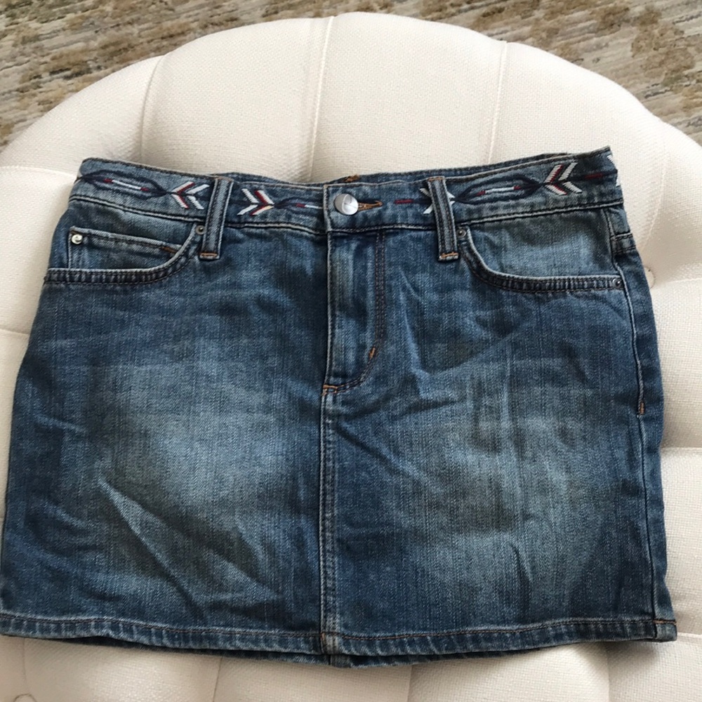 Amazing Mini Else Denim skirt with Embroidered Arrow detail at waist line. EUC!